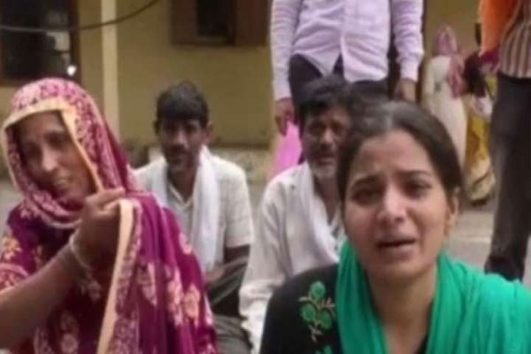 Kanpur: Police caught in controversies asking to give ransom money to kidnappers
