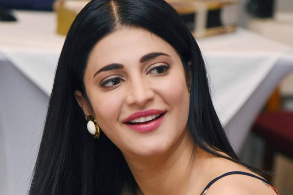 Shruti Haasan: I never like going to a salon