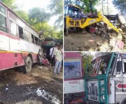Bus accident in UP on Lucknow-Hardoi highway, 6 people killed, 8 injured