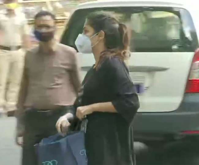 Riya Chakraborty continues to be questioned for the third consecutive day in the NCB office