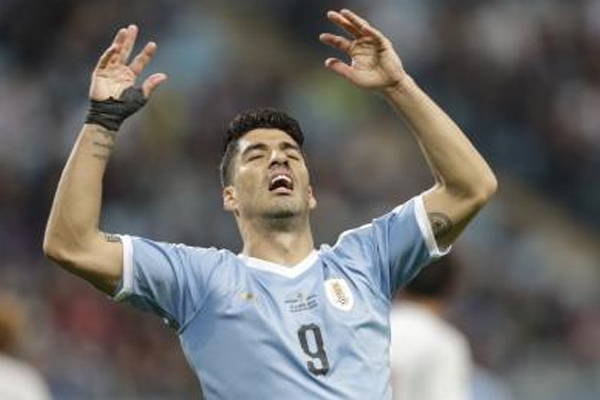 Suarez Uruguay included in the team for the World Cup qualifiers