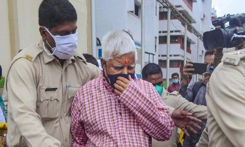 Fodder scam: Lalu Yadav gets bail, but will continue in jail
