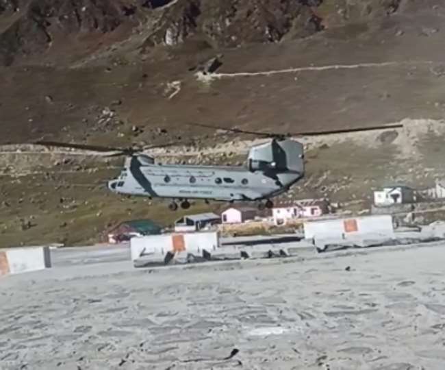 Indian Air Force cargo helicopter Chinook landing at Kedarnath