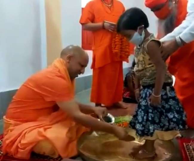 Yogi Adityanath, CM and Gorakshpithadhishwar, performed Kanya Puja on the Navami of Navratri…