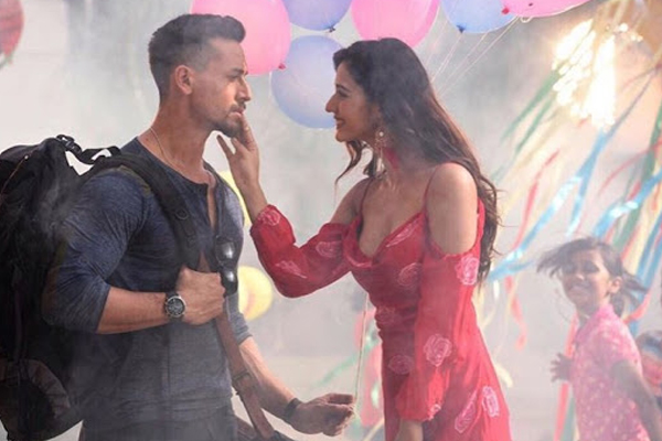 Tiger Shroff is impressed by Disha Patani's Butterfly Kick