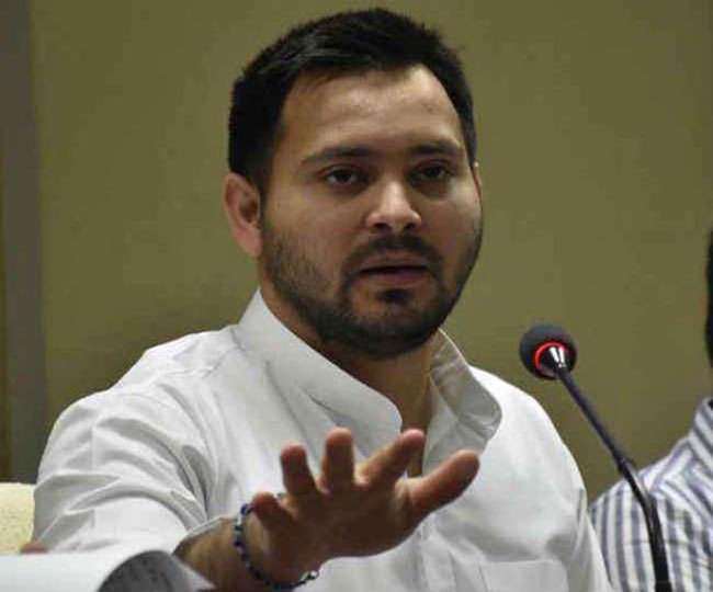 Slippers thrown at Tejashwi Yadav during a meeting in Aurangabad