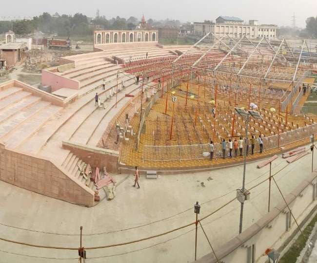 Ayodhya adorned as a bride in preparation, Tornadwar on the theme of Ramayana