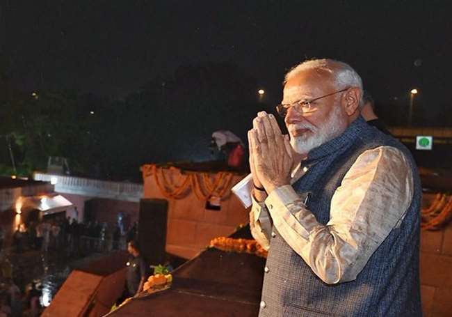 In the afternoon, Prime Minister Modi will give a gift to Varanasi, will also be join Dev Deepawali