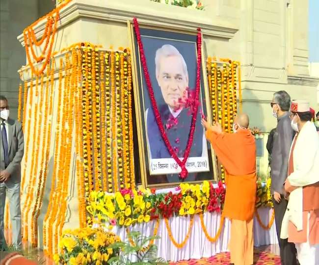 CM Yogi Adityanath offered flowers on the statue of Atal Bihari Vajpayee
