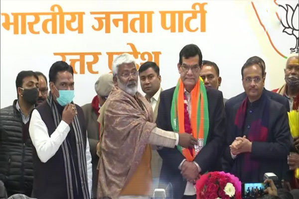 AK Sharma, retired IAS officer in UP joining BJP