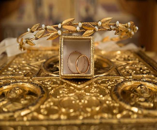 Gold futures fall, silver also breaks