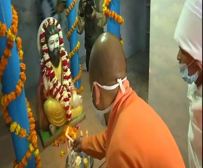 Chief Minister Yogi Adityanath laid a wreath in Lucknow on the birth anniversary of Sant Ravidas