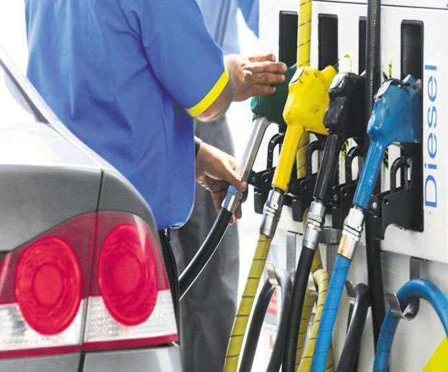 Bad condition of petrol pumps in districts bordering MP, petrol and diesel prices lower in Uttar Pradesh