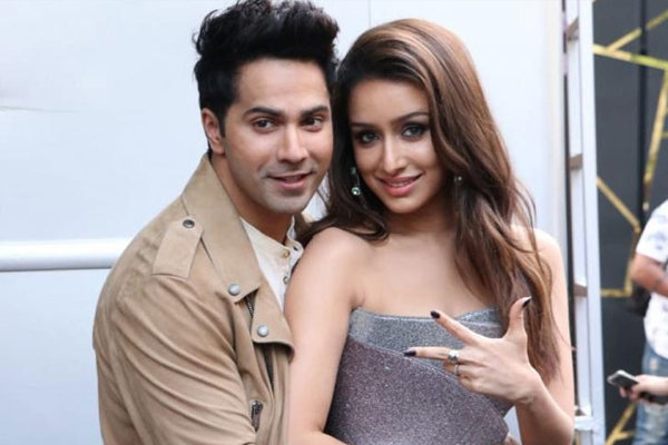 Shraddha Kapoor, Varun receive Thumbs-Up from Kids: Kids' Choice Award