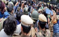 Protesters and police raid at Mandi House Metro station intensified