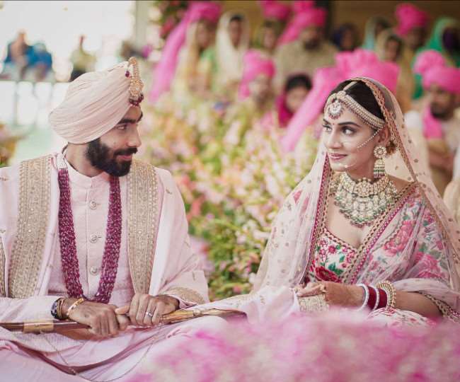 This royal look of Jaspreet Bumrah and his bride Sanjana Ganesan is perfect for Day Wedding