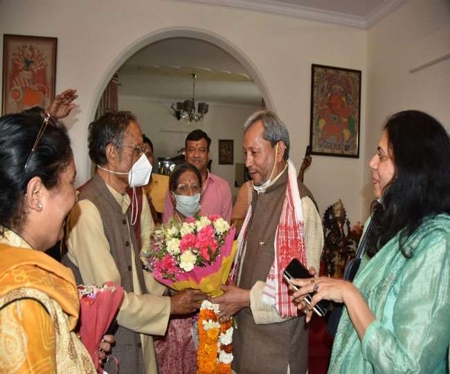 Chief Minister Tirath Singh Rawat said this, gave a courtesy call on former CM Bhuvan Chandra Khanduri