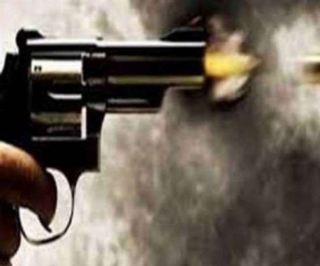 Civil defense volunteer in Delhi calls police after shooting himself