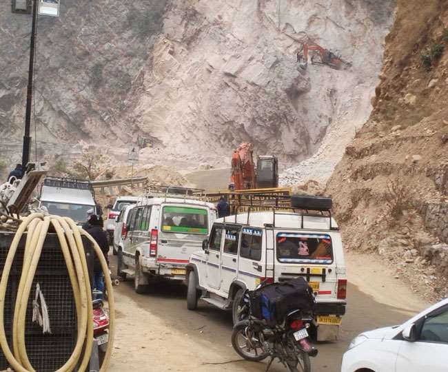 Preparing to close Kedarnath road for one month, additional 15 km route will have to be traveled