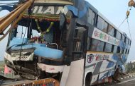 Ten passengers going to Ayodhya injured, bus collided with dividers in Unnao