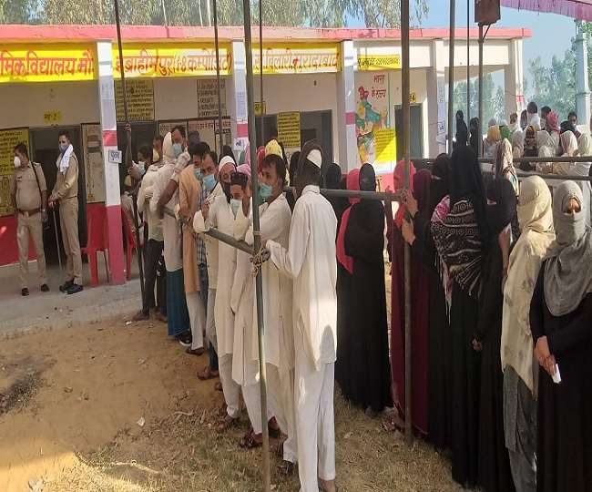Third phase of voting in 20 districts of UP today, three and a half lakh candidates are in the fray