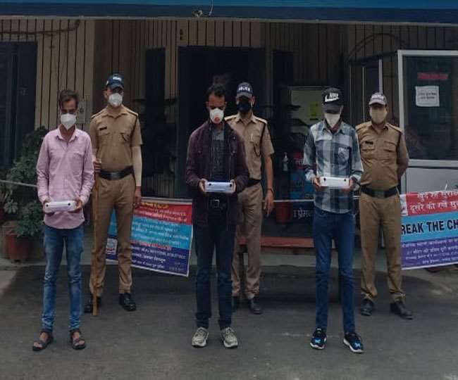Three youth arrested for stealing mobiles of patients from Kovid Care Center