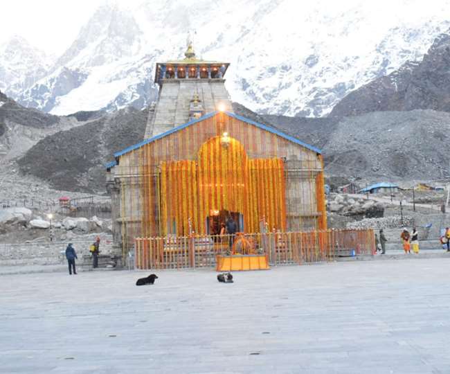 The doors of Kedarnath Dham opened in the auspicious time, only the pilgrims were included in the puja