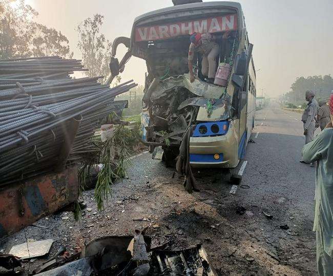 Tourist bus collided with a standing truck full of bars, 2 people died