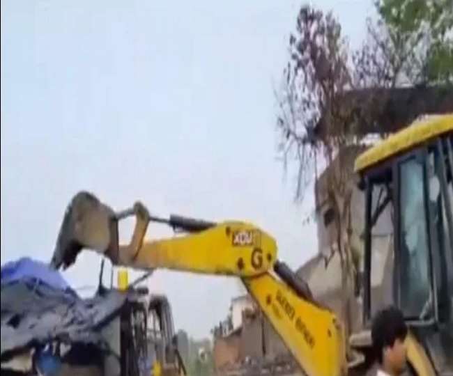 Yogi government's JCB in Delhi, five acres of land freed from Rohingya refugees