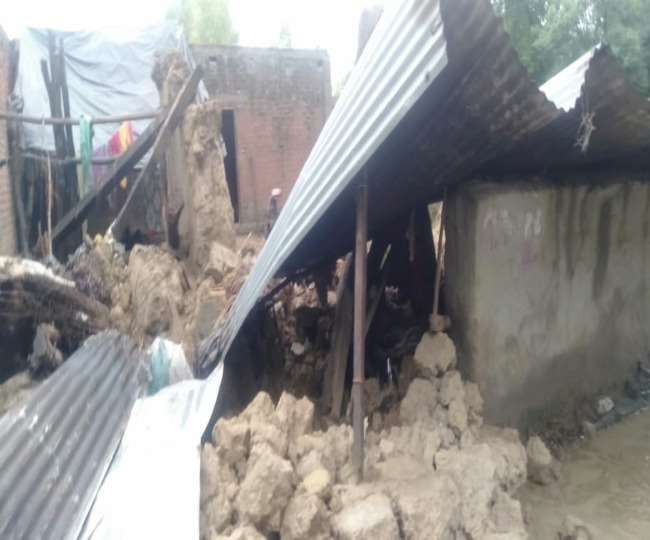 Roof and wall collapsed in Sitapur due to rain, seven including four from the same family died