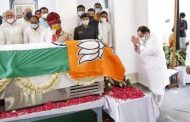 BJP flag on the tricolor on Kalyan Singh's body, Congress-TMC objected