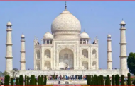 Tourists will see the Taj Mahal in the moonlit night