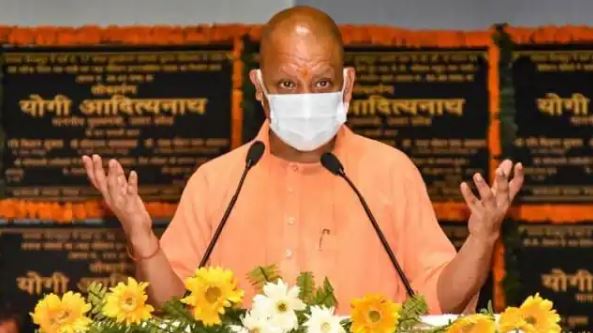 CM Yogi met more than 350 complainants in Gorakhnath temple and listened to their problems