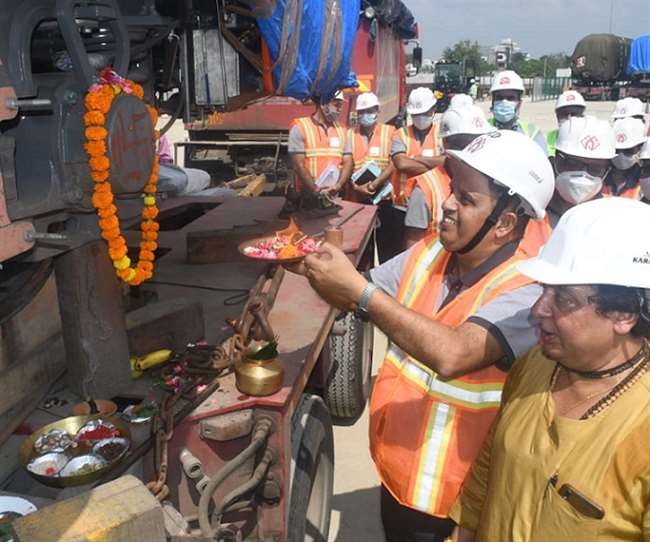 Curtain lifted from Kanpur Metro, after worship the coaches were put on the track at the depot