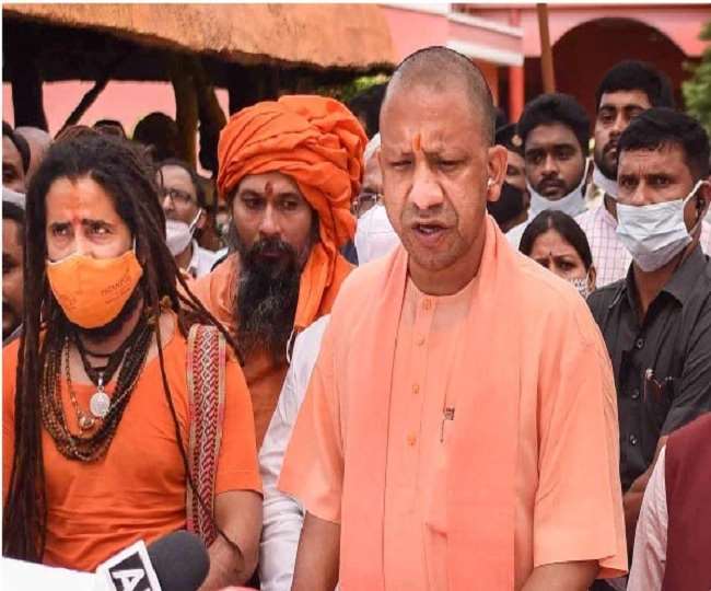 CM Yogi paid tribute to Mahant Narendra Giri by visiting Baghambari Math, said this