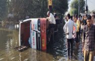 School bus overturned in a pond in Agra, major accident averted, 40 children survived