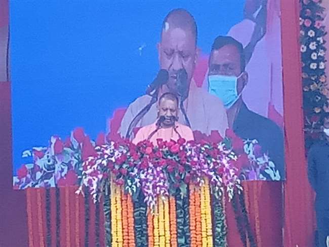 CM Yogi said in Bhadohi: Earlier, there was an eclipse of the people in power on development projects