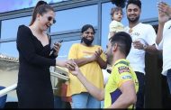 Deepak Chahar proposes to his girlfriend at the stadium after Punjab Kings match