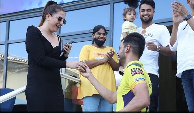 Deepak Chahar proposes to his girlfriend at the stadium after Punjab Kings match
