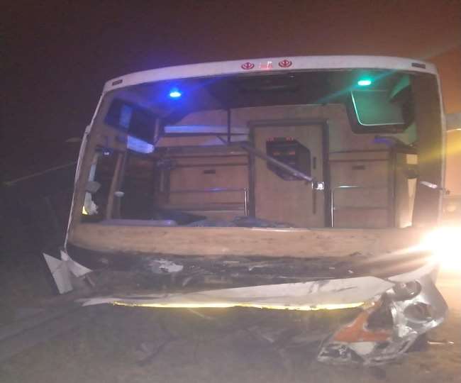 Horrific accident on Yamuna Expressway: Uncontrolled bus going in the other direction and colliding with car, killing five people