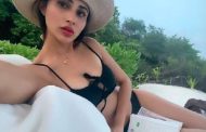 Mouni Roy's glamorous style was seen on the beach, people said hot serpent