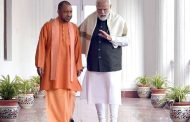 Before UP elections, PM Modi's hand on Yogi's shoulder, CM was seen listening carefully: Know what message this photo gives