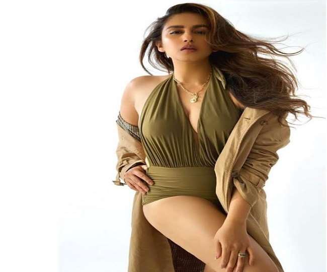 Huma Qureshi did a sizzling photoshoot, wreaked havoc in a deep neck blouse