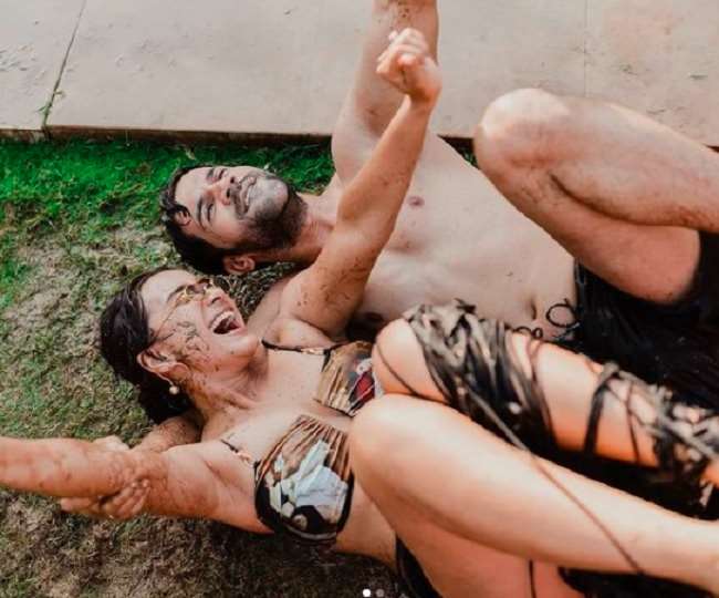 Rajkumar-Patralekha were seen taking a bath in the mud, shared a photo of madness on 'Anniversary'