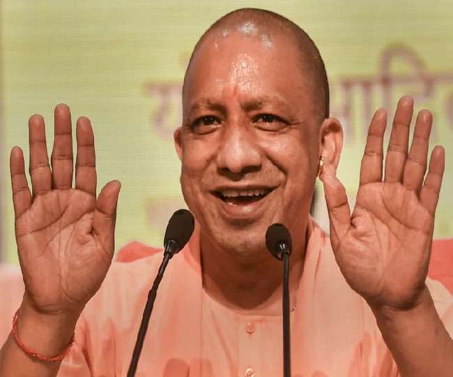Yogi government will distribute mobiles and tablets from December 25, 1 lakh will get in the first phase