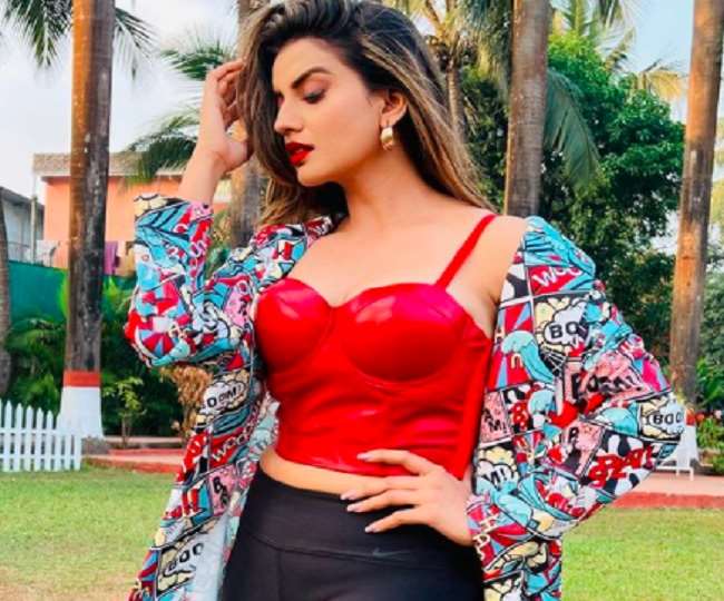Bhojpuri actress Akshara Singh wreaked havoc in a red bralette, seeing sexy pictures, fans said - 