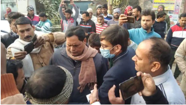 Income tax raids on Akhilesh Yadav's close friends from Lucknow to Mainpuri