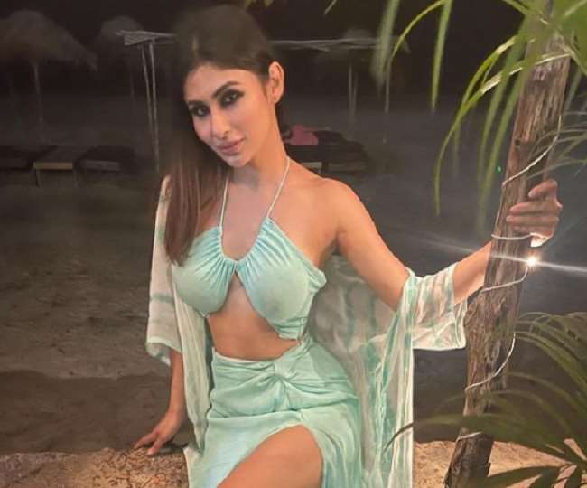 Mouni Roy caught the attention of fans on Goa vacation, having fun with friends in bold dress