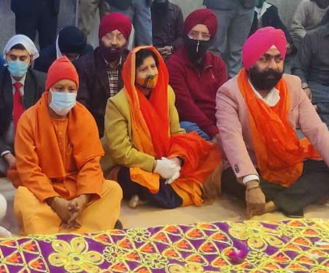 On the 356th Prakash Parv, CM Yogi took blessings after reaching the Gurudwara, said - the sacrifice of Sikh Gurus is a source of inspiration for all