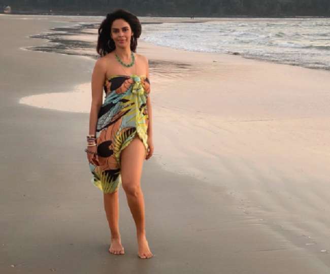 Mallika Sherawat showed sizzling avatar on the beach, blown her senses at the age of 45